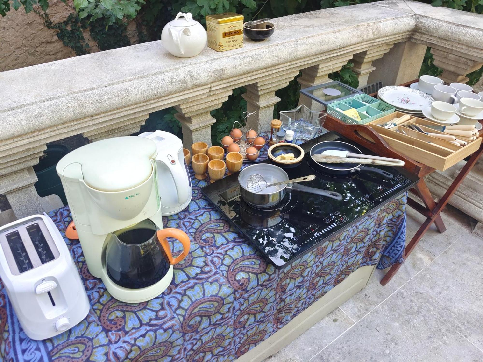 Rue Du Chateau A Cabrieres D'Avignon Bed & Breakfast Exterior photo