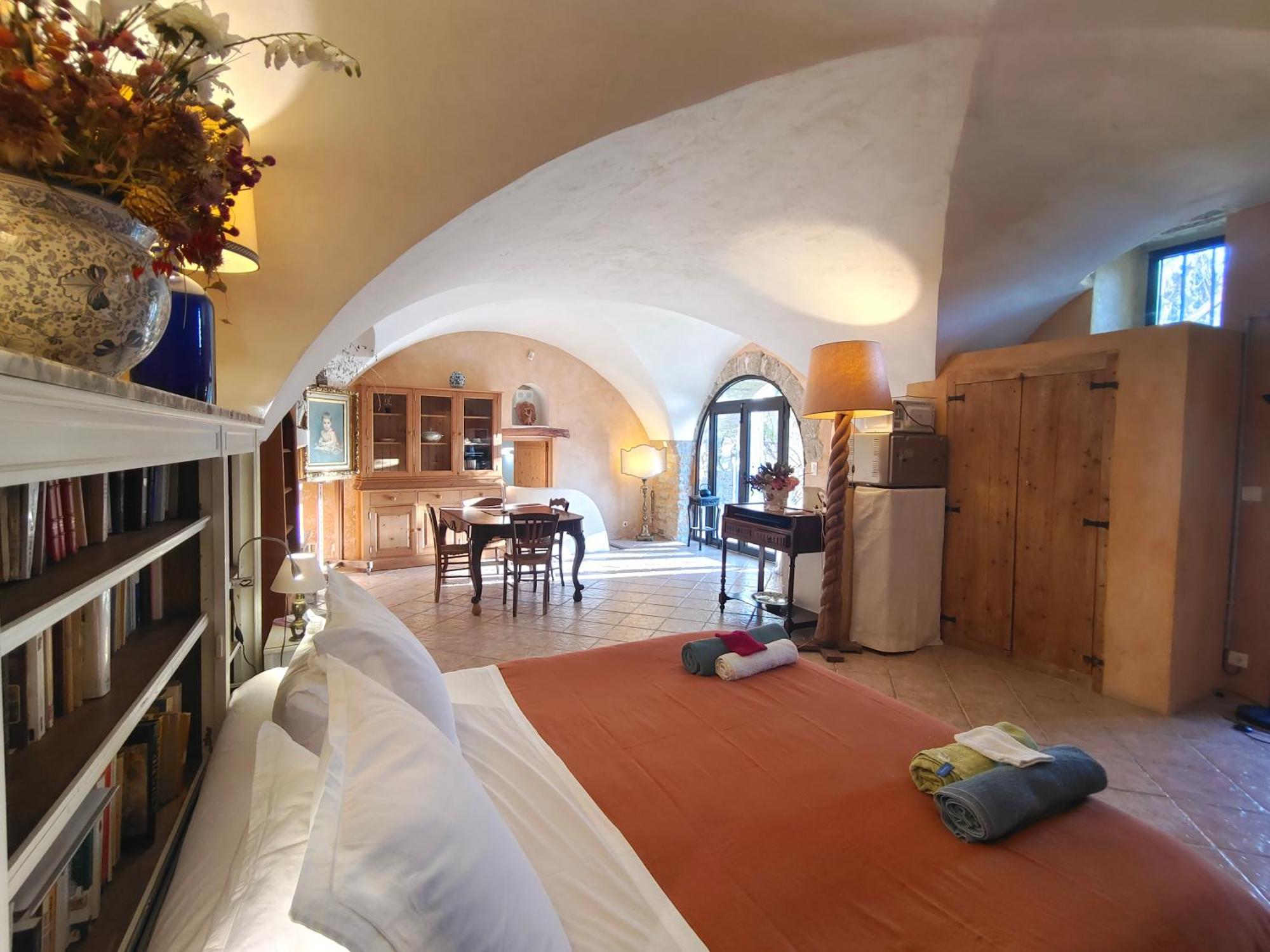 Rue Du Chateau A Cabrieres D'Avignon Bed & Breakfast Exterior photo